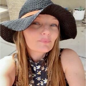 Meet your Posher, Acacia